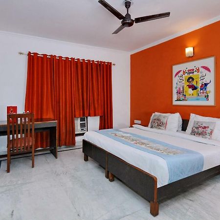 Oyo Flagship 592 Hauz Khas Village Nuova Delhi Esterno foto
