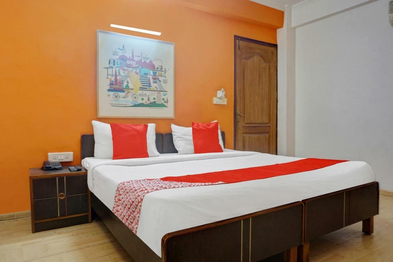 Oyo Flagship 592 Hauz Khas Village Nuova Delhi Esterno foto