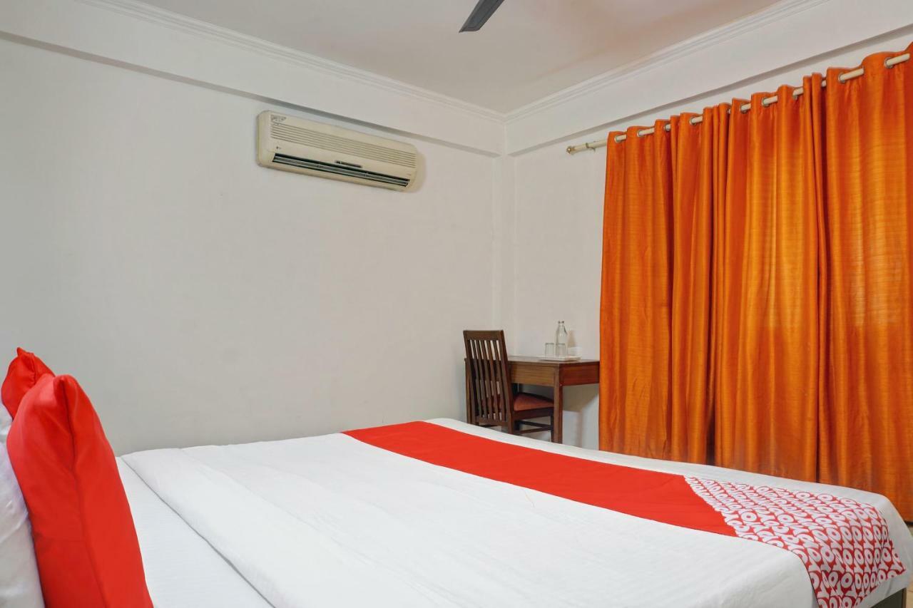 Oyo Flagship 592 Hauz Khas Village Nuova Delhi Esterno foto